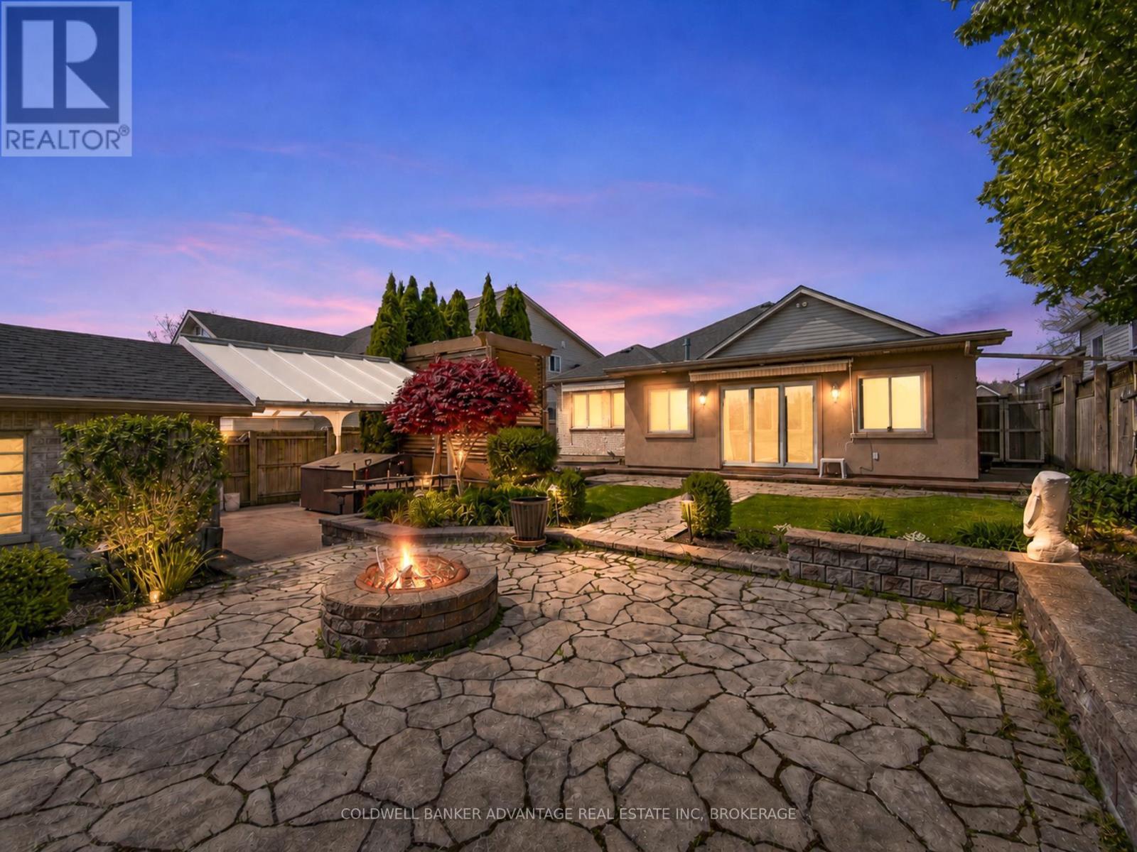 32 MICHAELA CRESCENT - 35