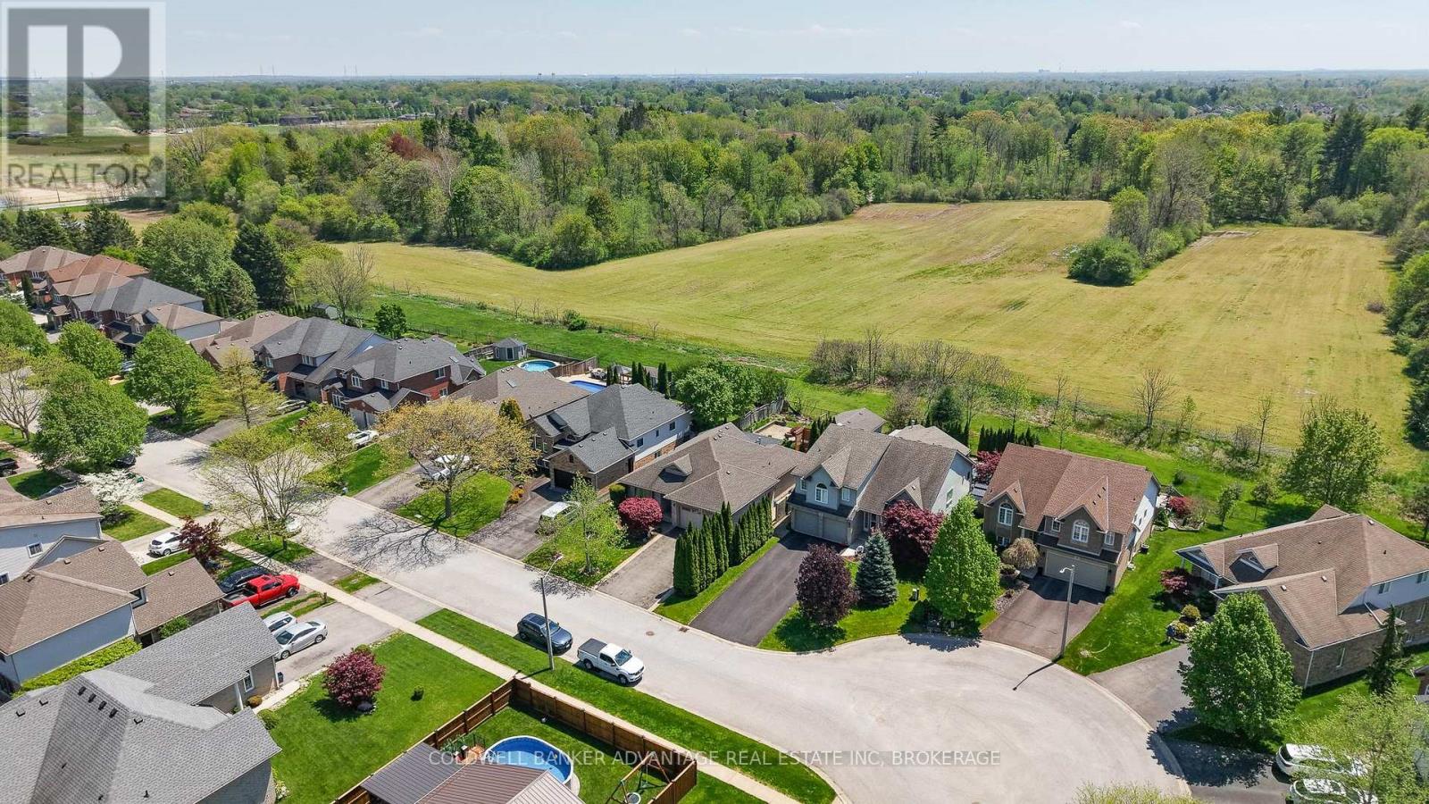 32 MICHAELA CRESCENT - 7