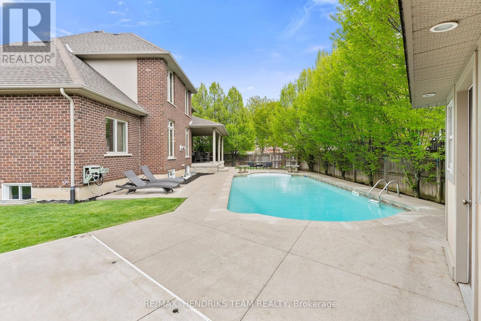 13 MCLEAN COURT - 41