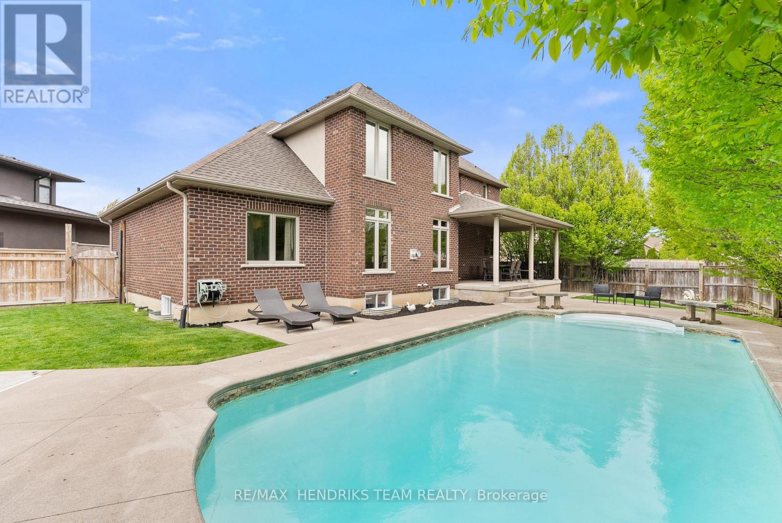 13 MCLEAN COURT - 39