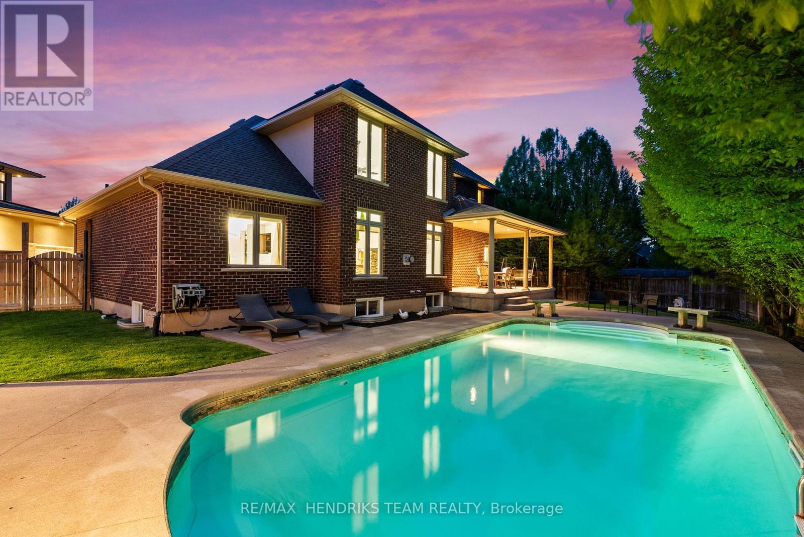 13 MCLEAN COURT - 36