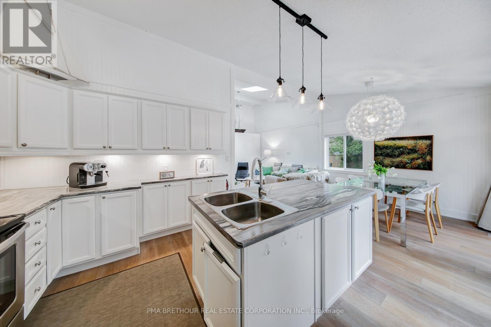 282 COASTLINE DRIVE - 10