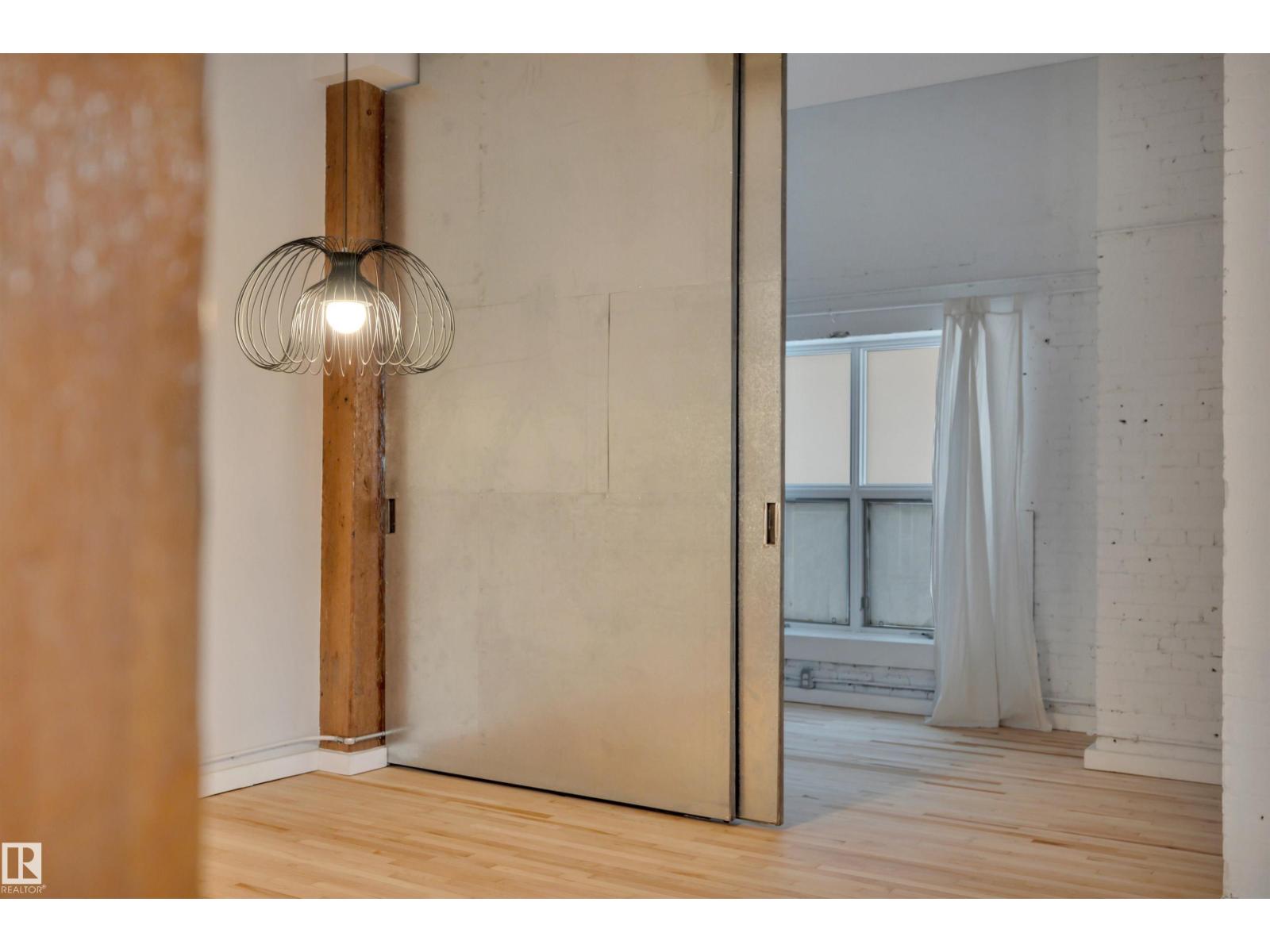 #102 10169 104 ST NW - 17