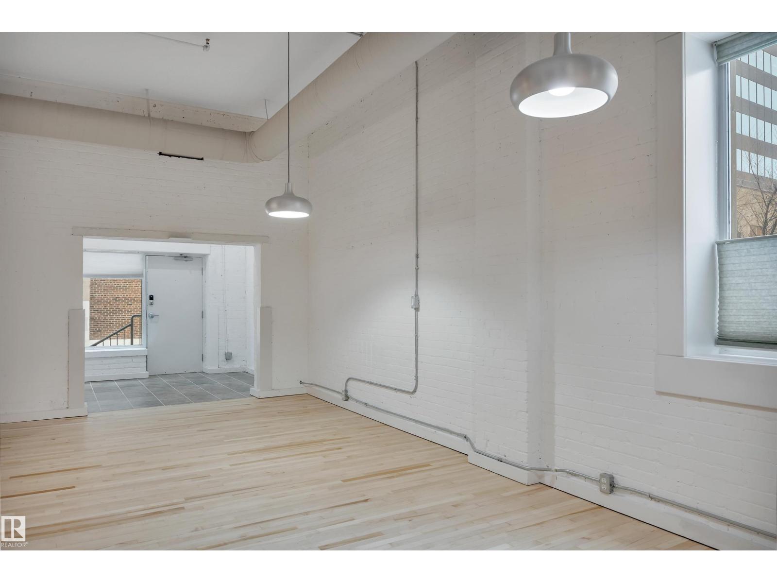#102 10169 104 ST NW - 23