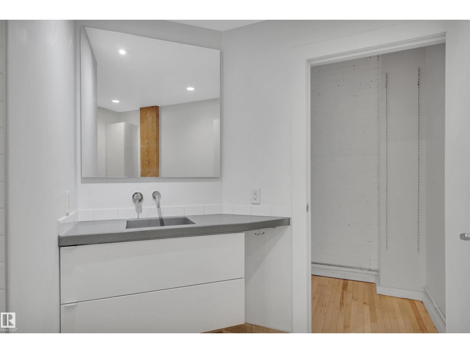 #102 10169 104 ST NW - 24