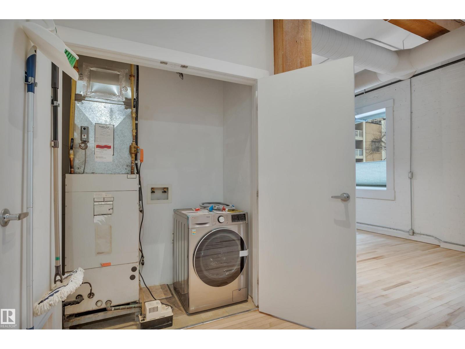 #102 10169 104 ST NW - 26