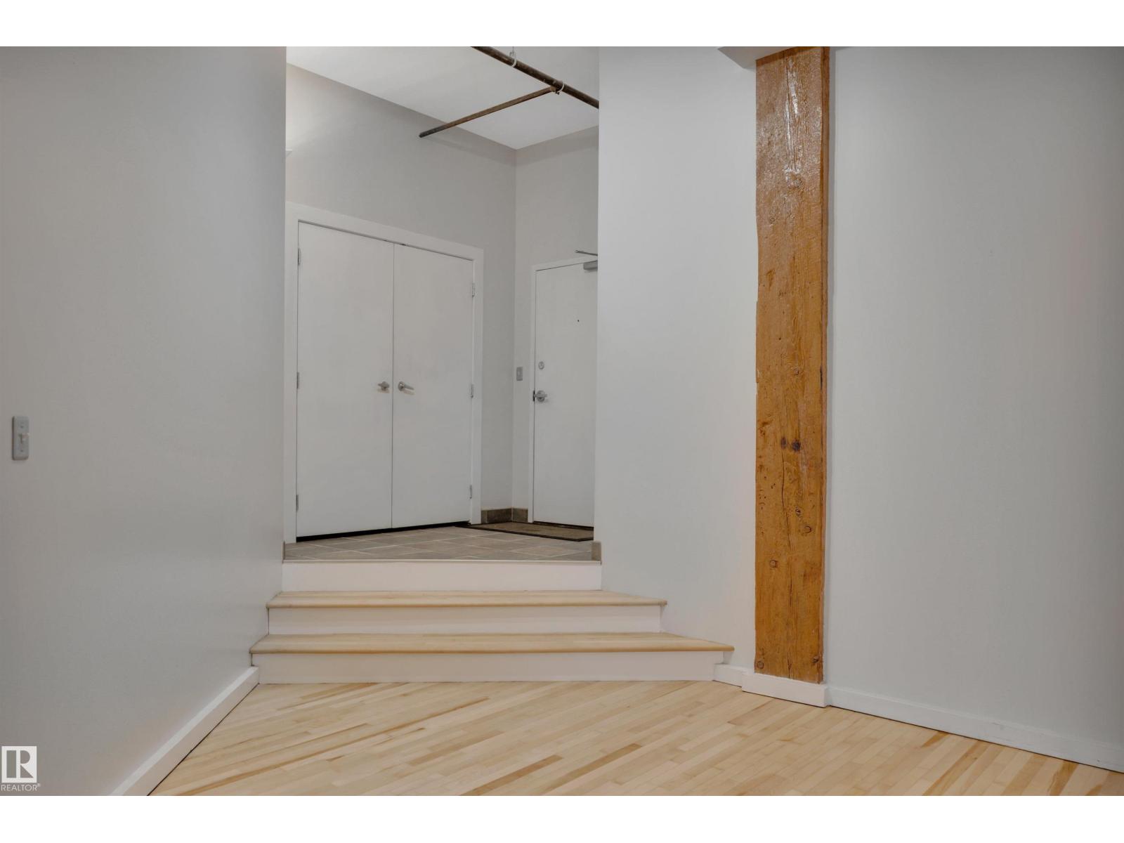 #102 10169 104 ST NW - 30