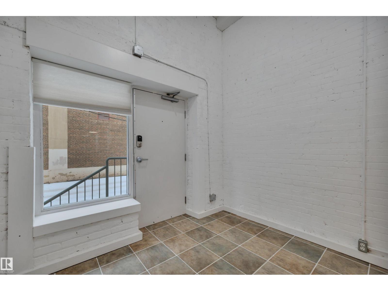 #102 10169 104 ST NW - 37