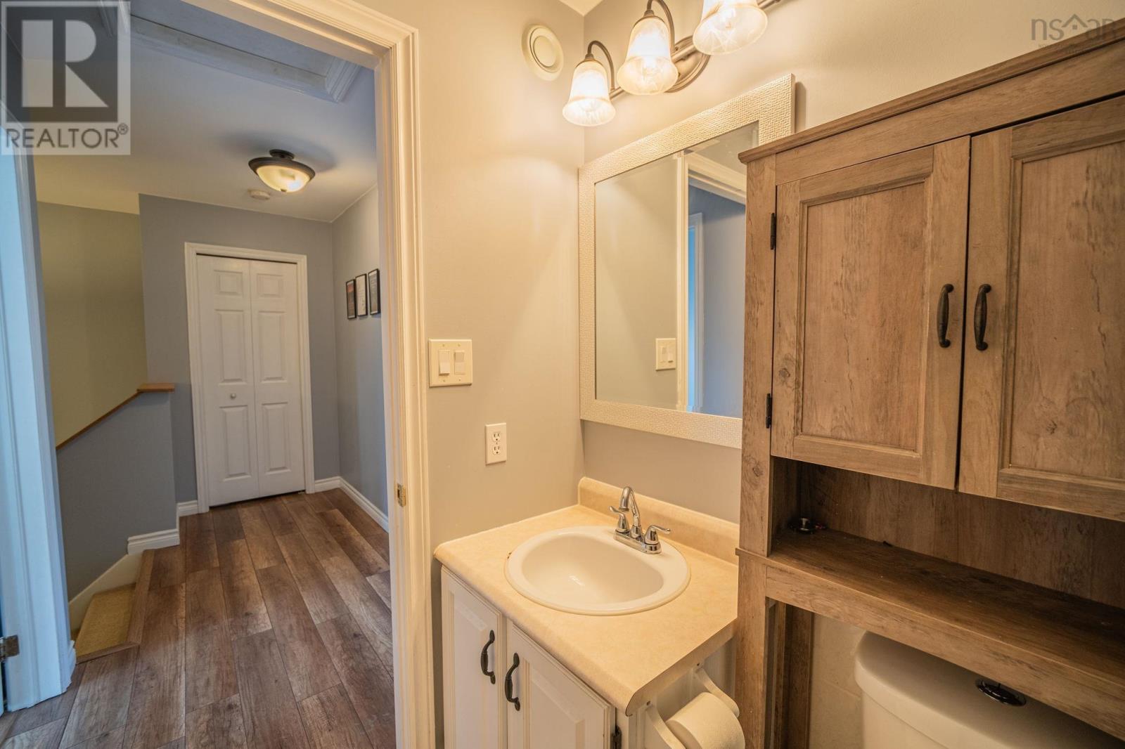 21 Remington Court - 25