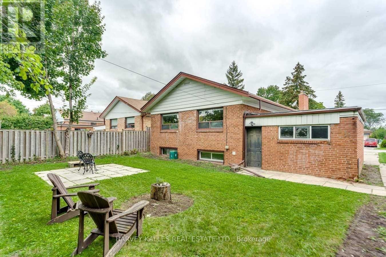 135 COMBE AVENUE - 32