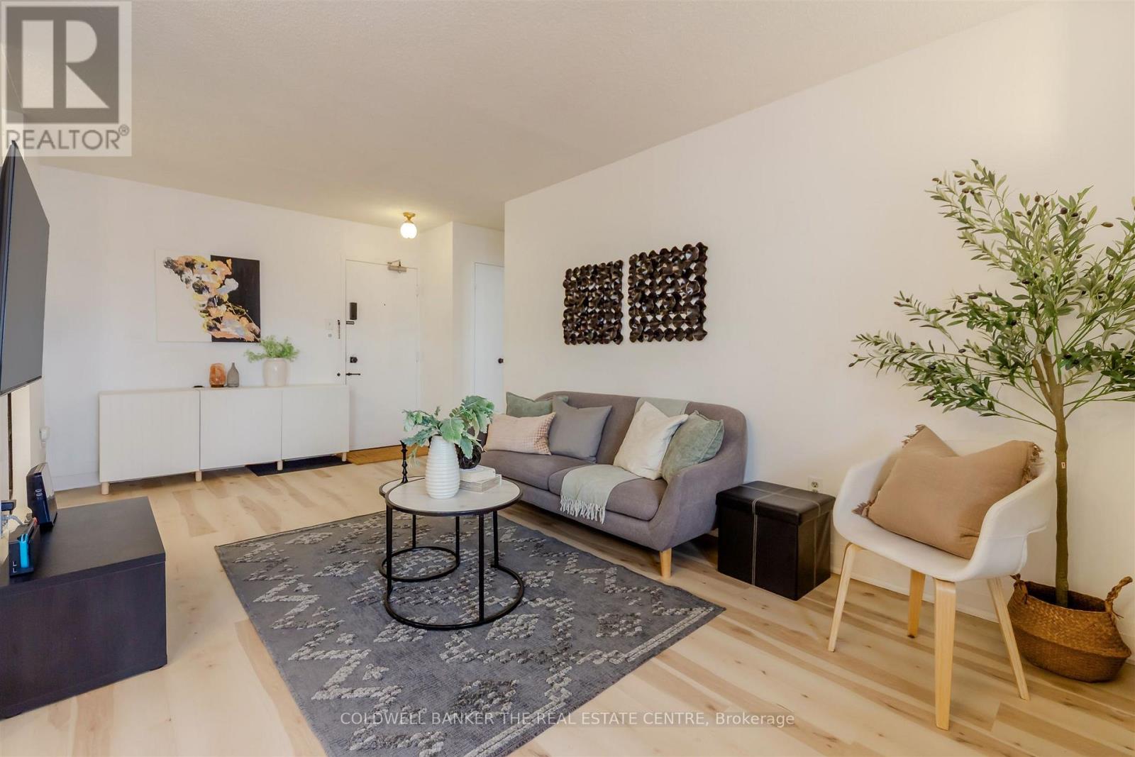 #1006 100 DUNDALK DRIVE - 7
