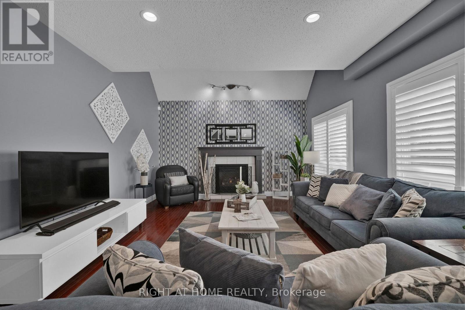 75 AUBURN LANE - 11