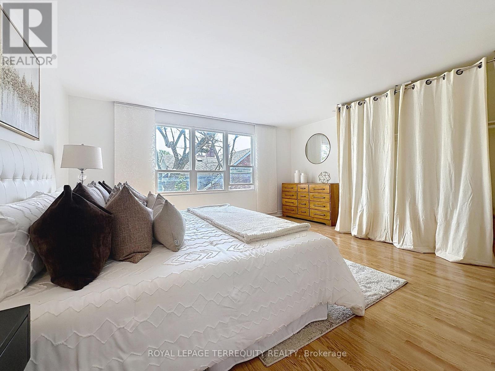 57 QUEENSDALE AVENUE - 13