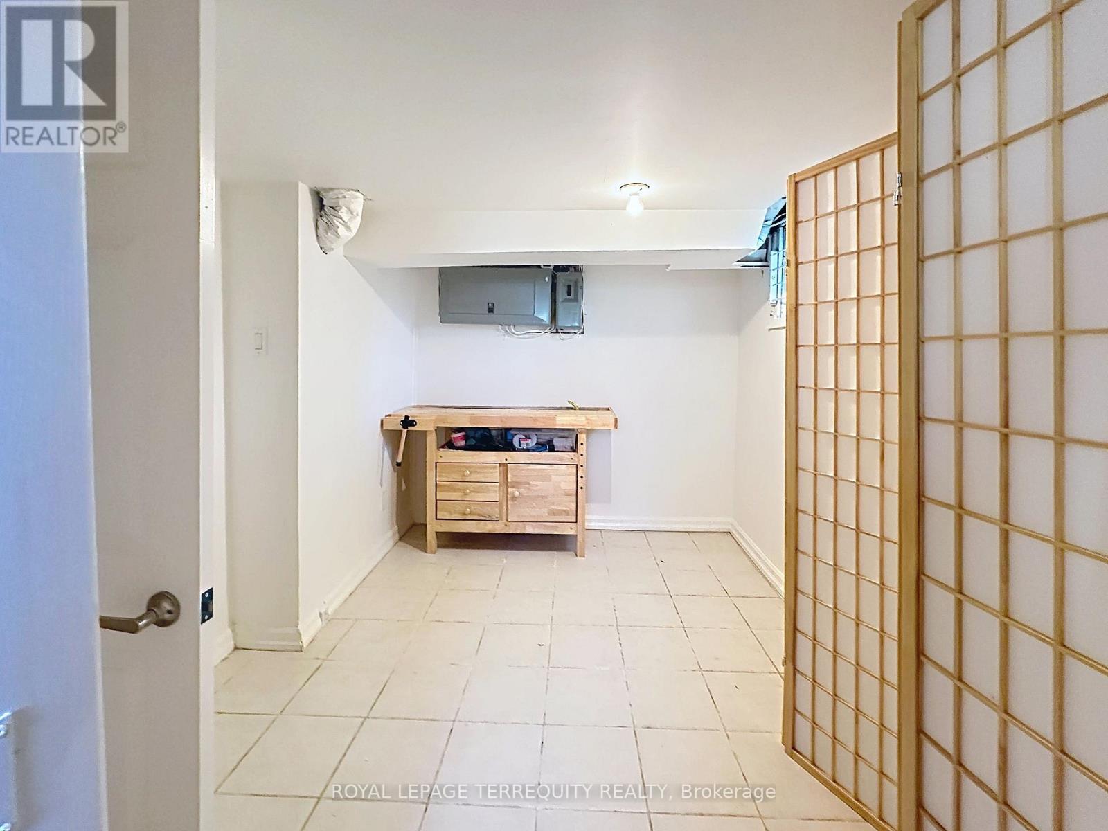 57 QUEENSDALE AVENUE - 22