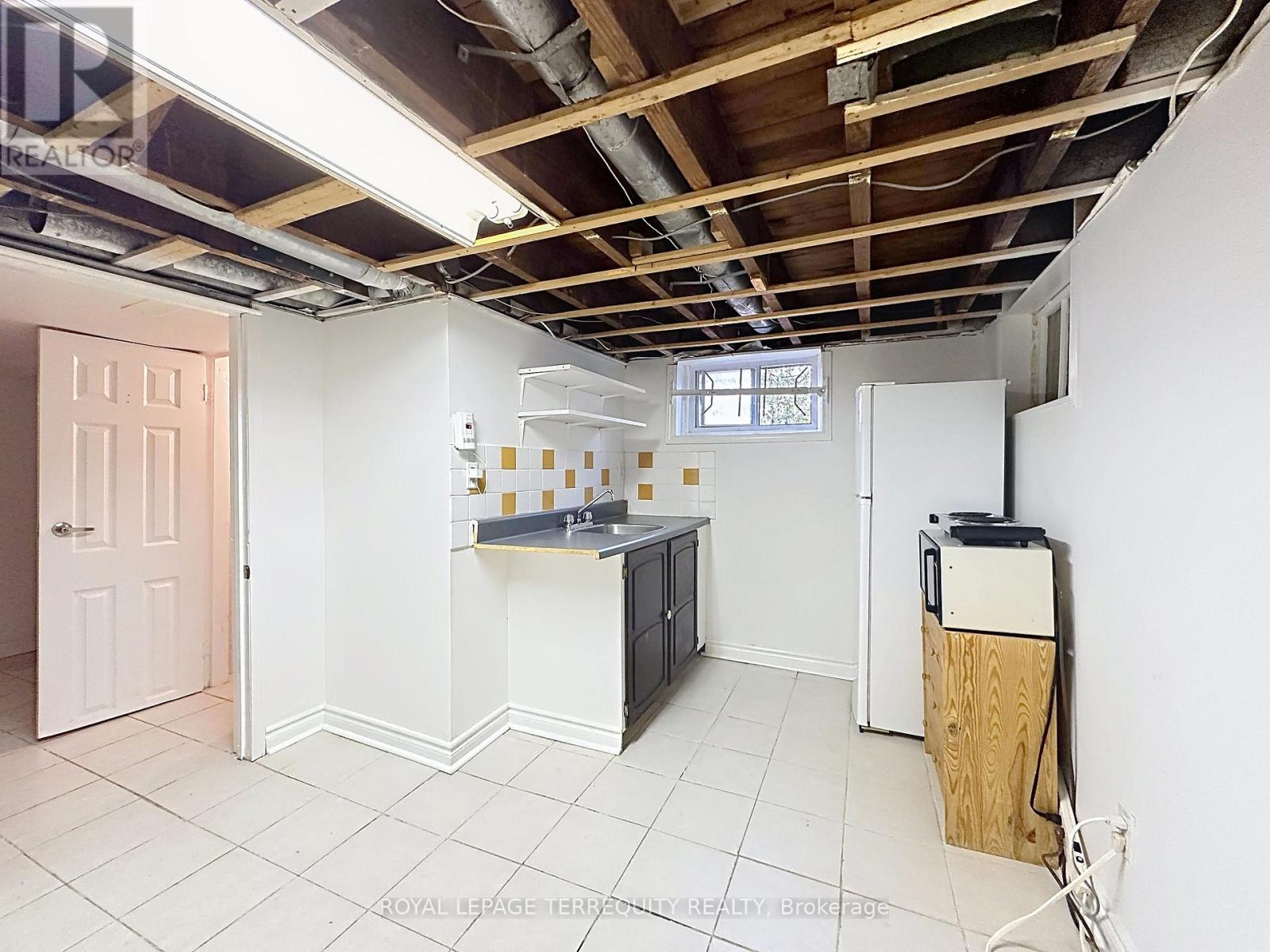 57 QUEENSDALE AVENUE - 24
