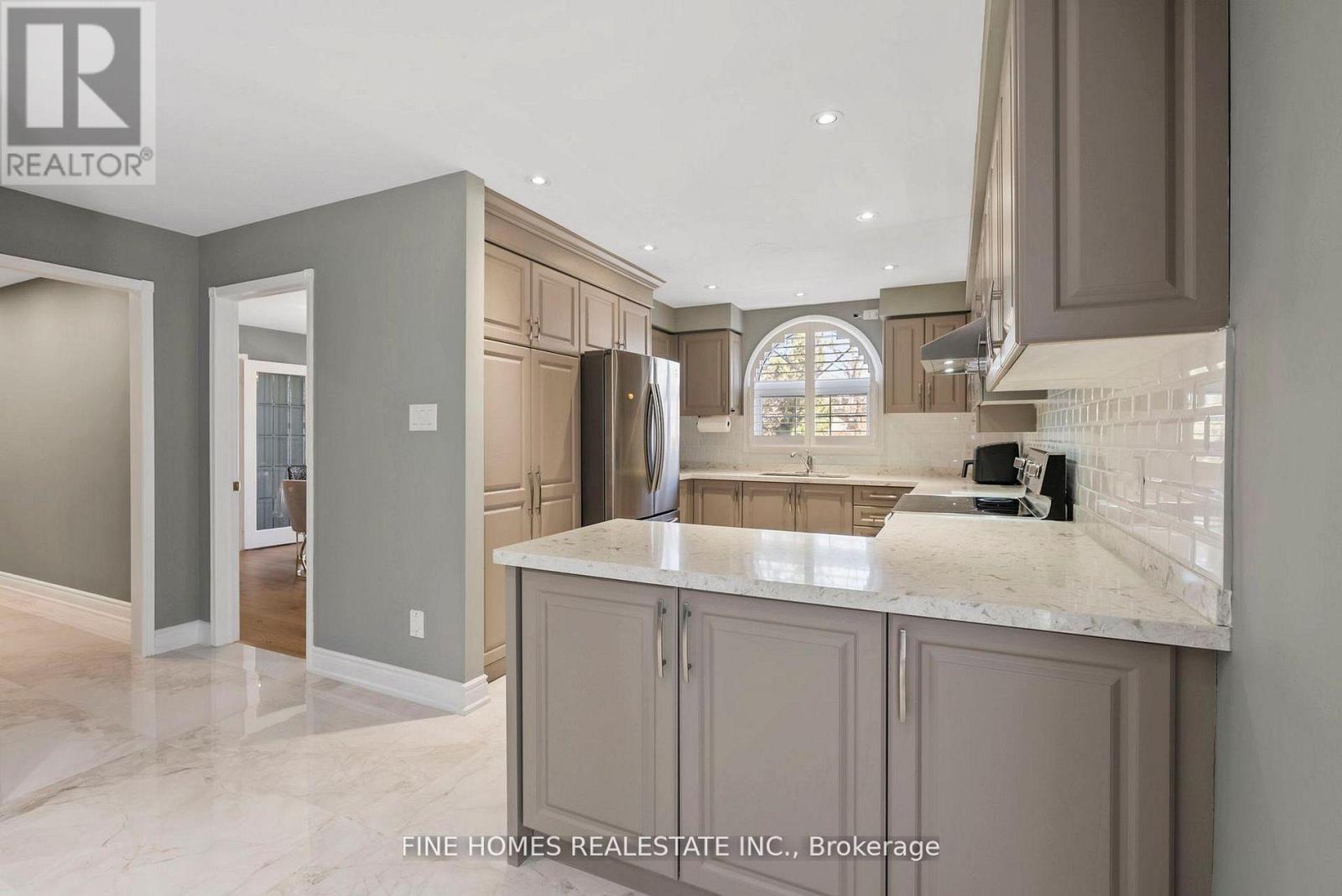 109 ANGELINA AVENUE - 12