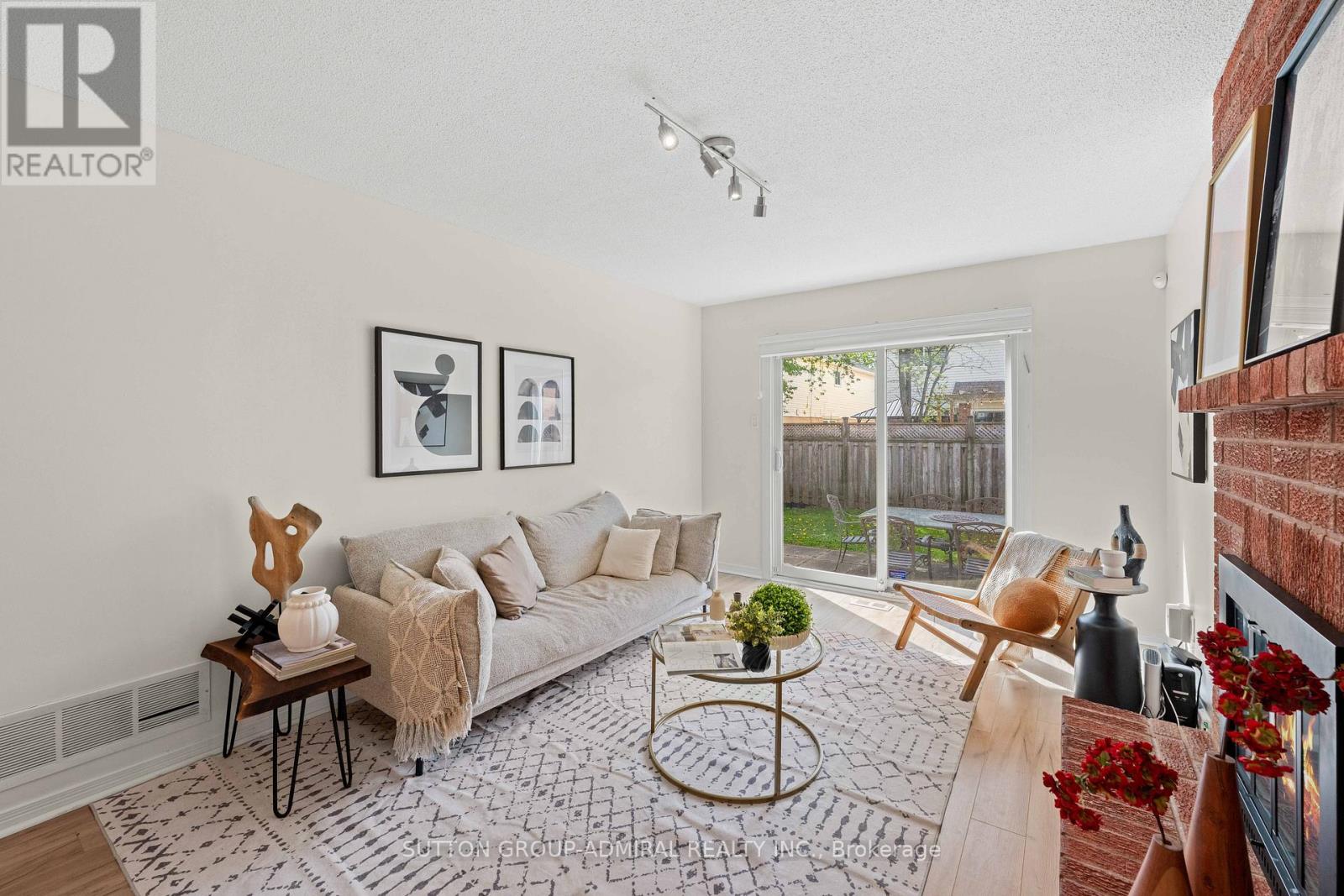 27 RAMBLEWOOD LANE - 13