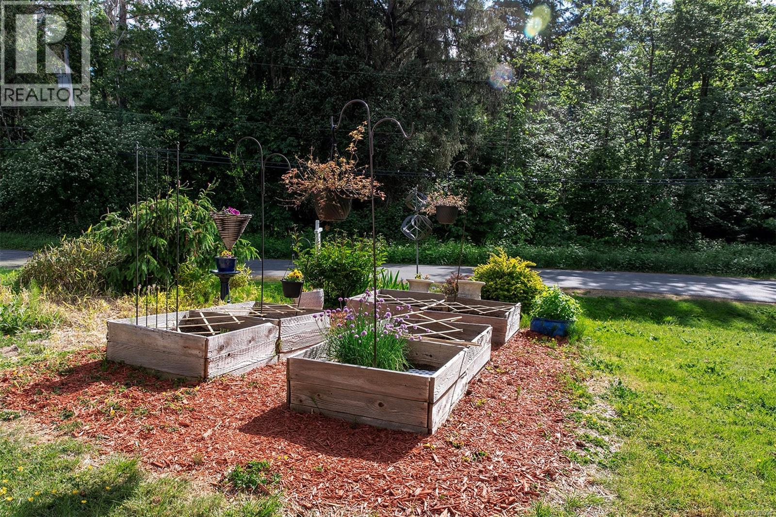 4696 Gail Cres - Image 3