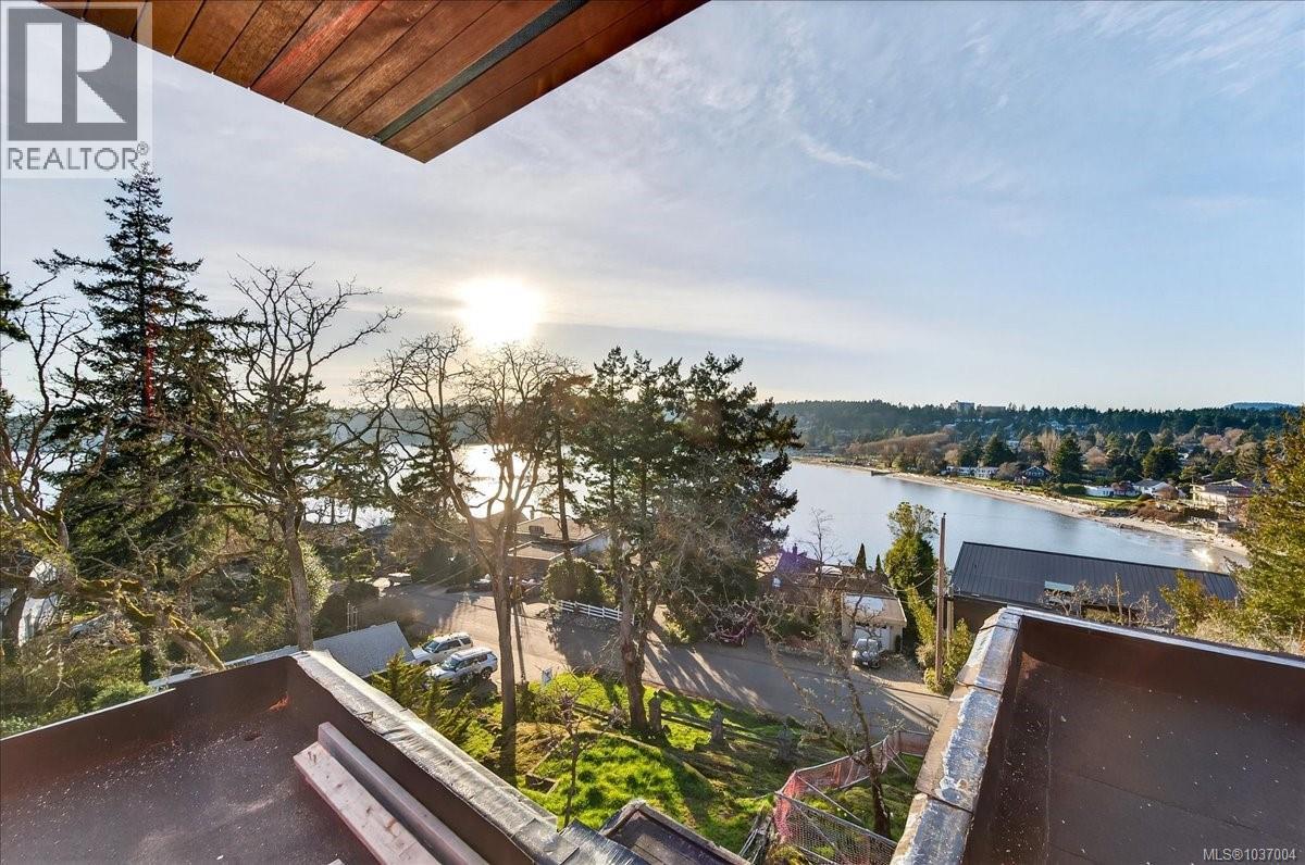 3 2737 Tudor Avenue, Saanich