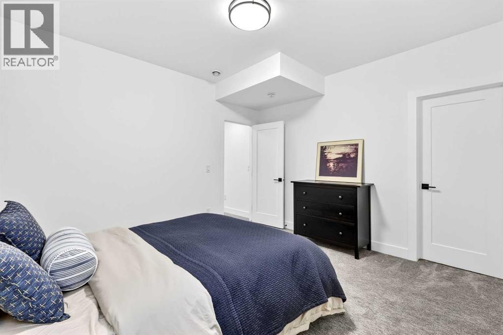 2129 27 Avenue SW — photo 39