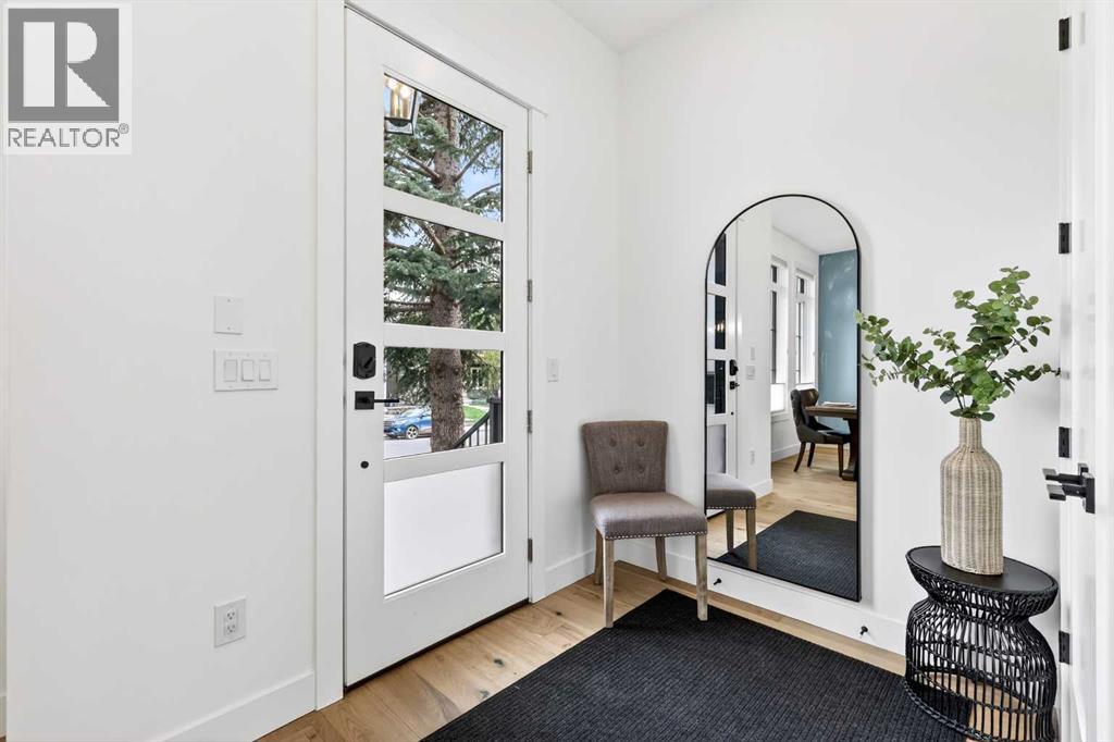 2129 27 Avenue SW — photo 8