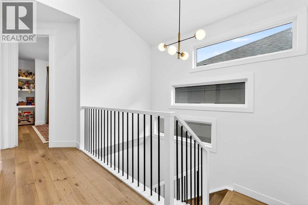 2129 27 Avenue SW — photo 22
