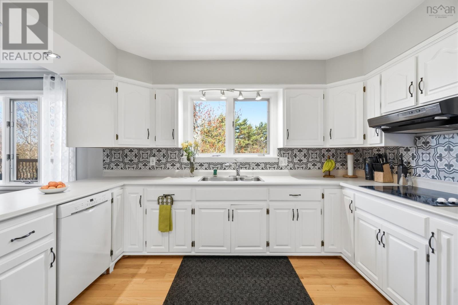 Property 11 of 52 of 142 Ridgevale Drive