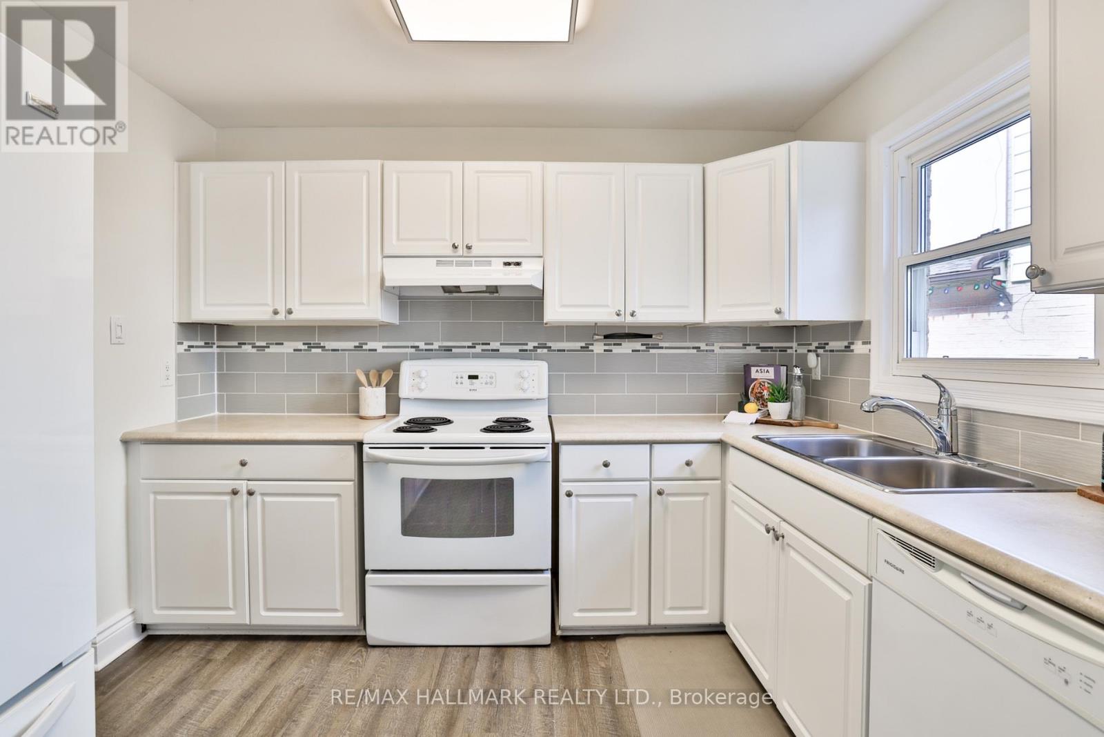 192 MARTINDALE CRESCENT - 10