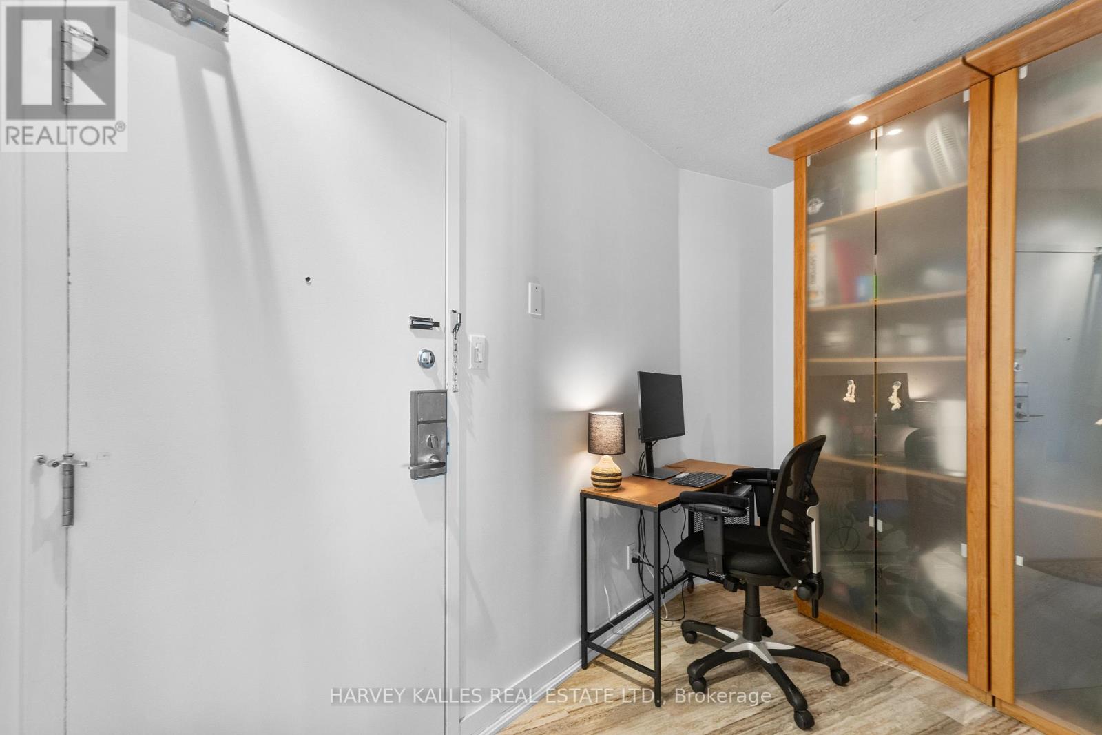 #803 650 QUEENS QUAY W - 17