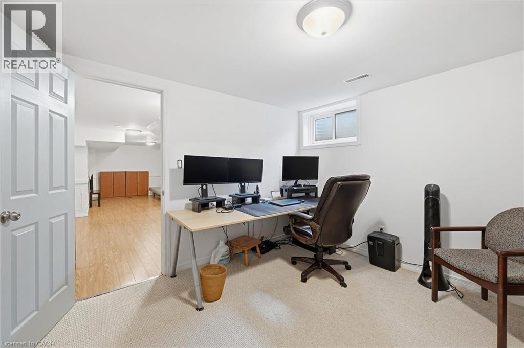 712 AUBURN Crescent - 36