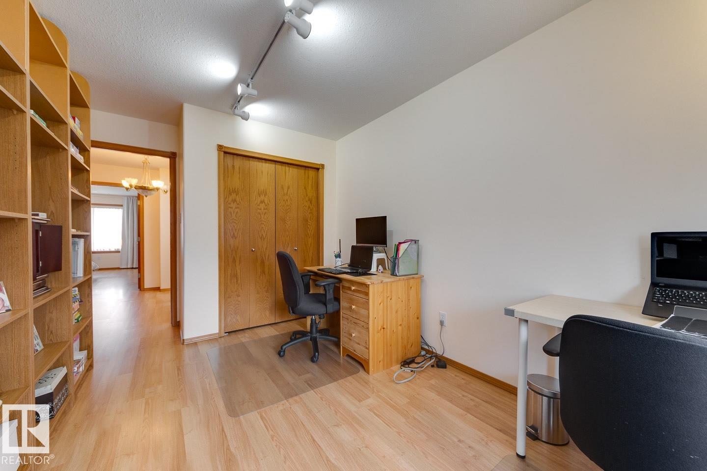 10816 67 AV NW - 19