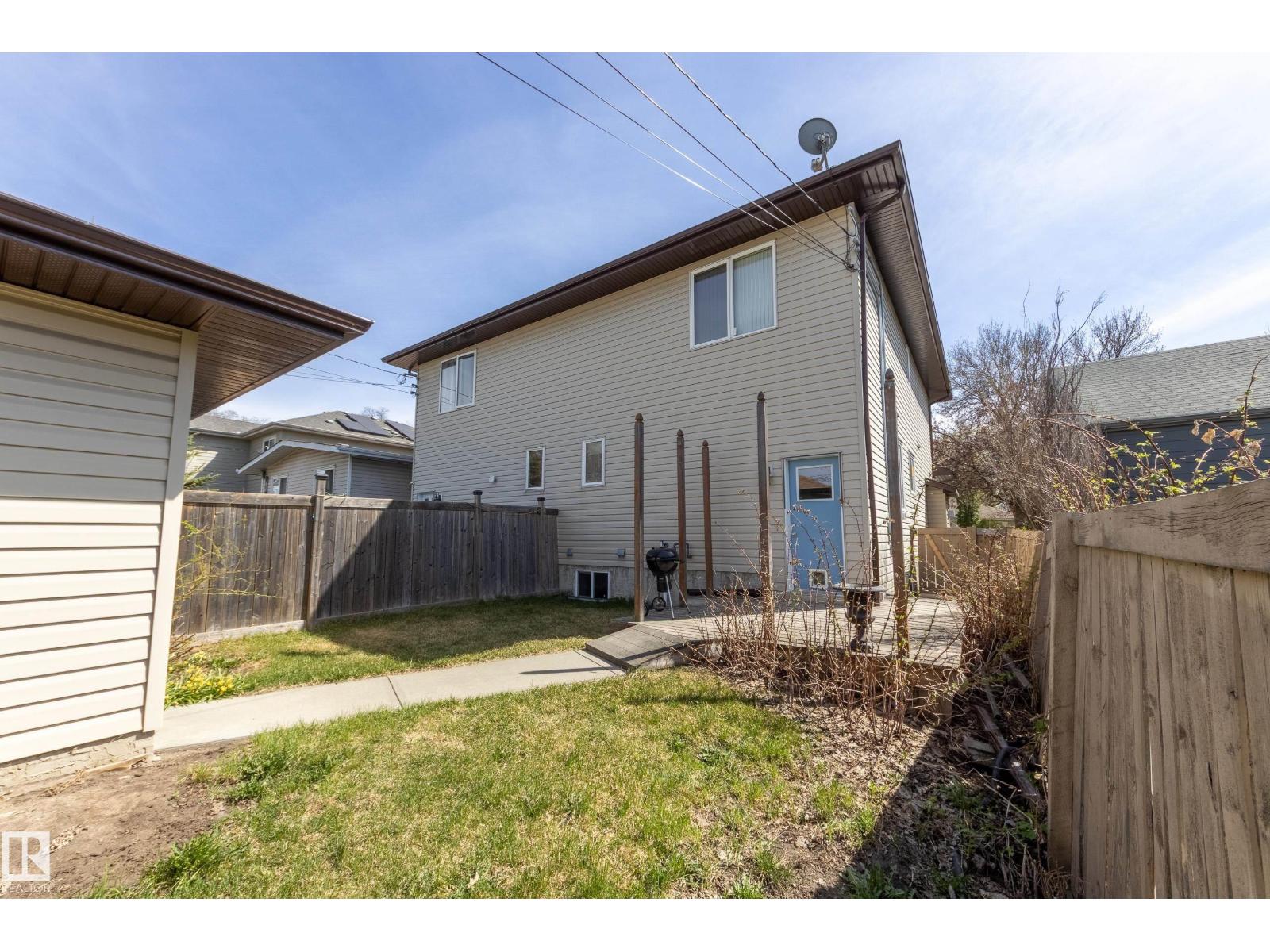 10816 67 AV NW - 27