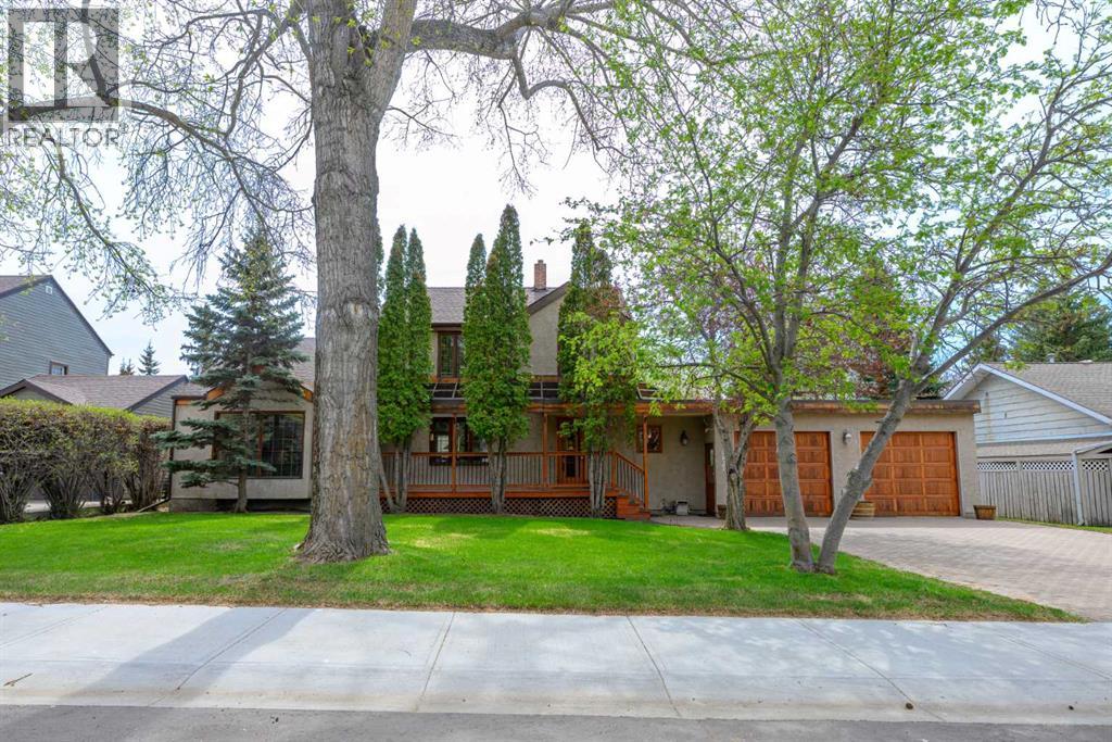 9827 106 Avenue - 1
