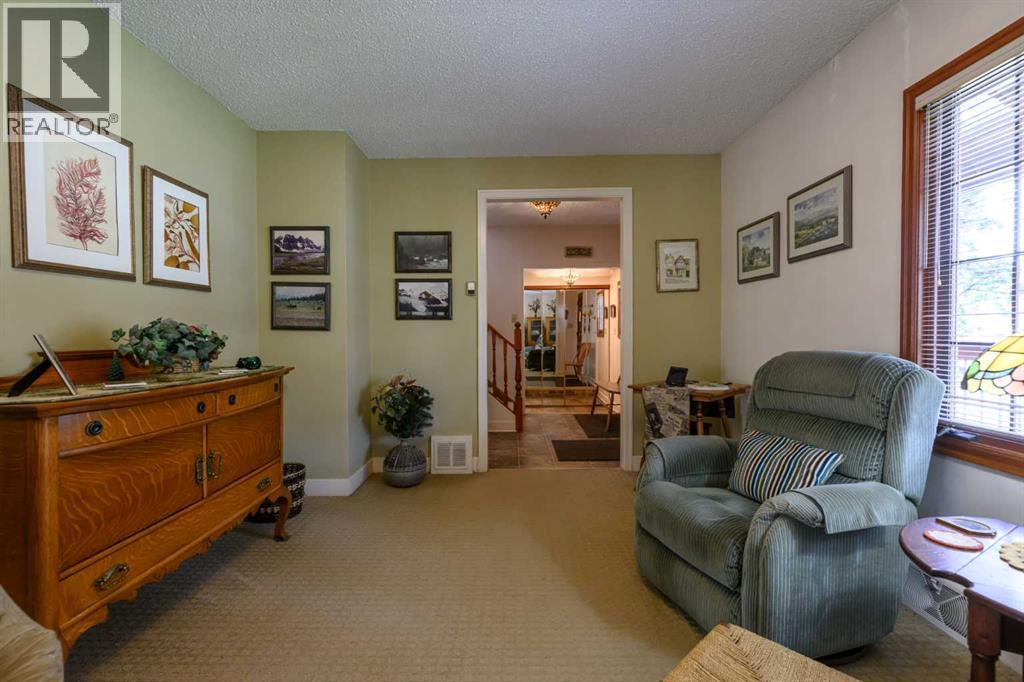 9827 106 Avenue - 7