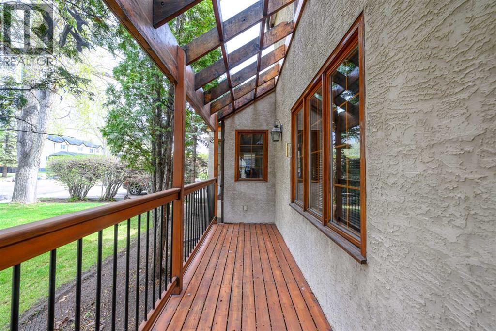 9827 106 Avenue - 2