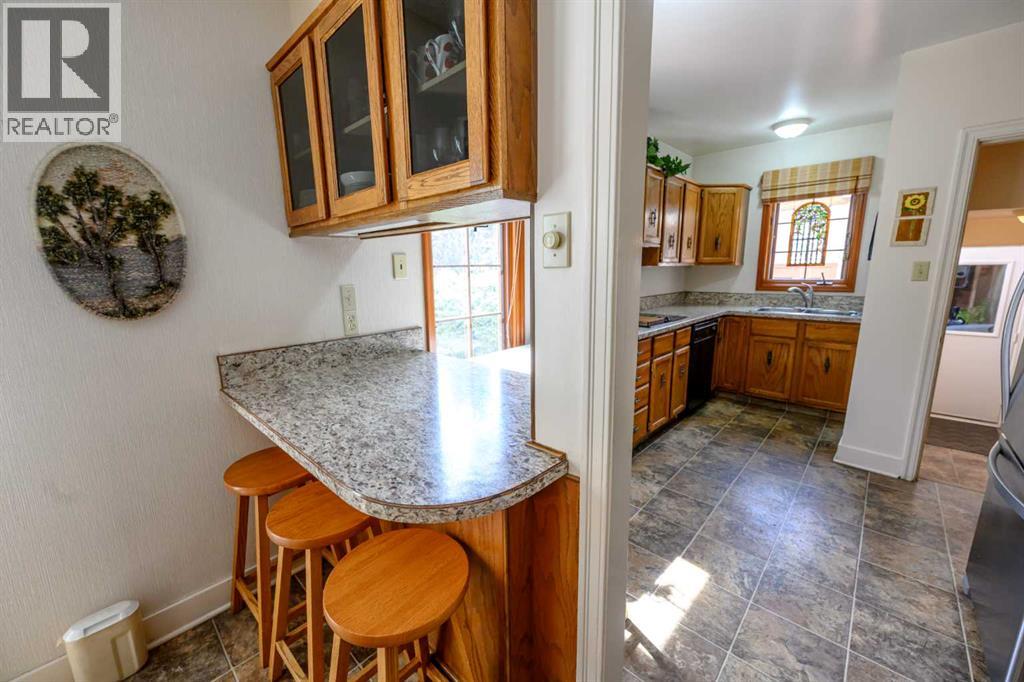 9827 106 Avenue - 12