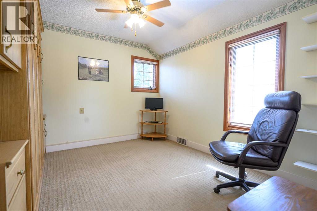 9827 106 Avenue - 31
