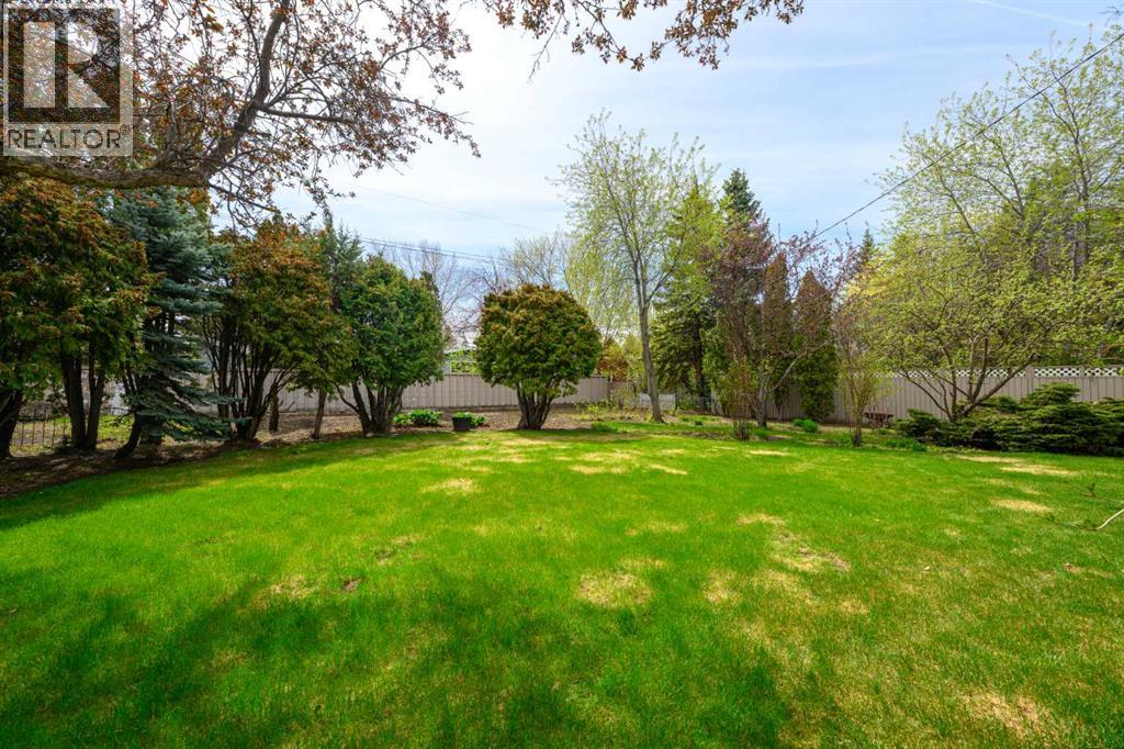 9827 106 Avenue - 50