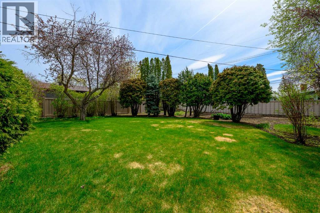 9827 106 Avenue - 48