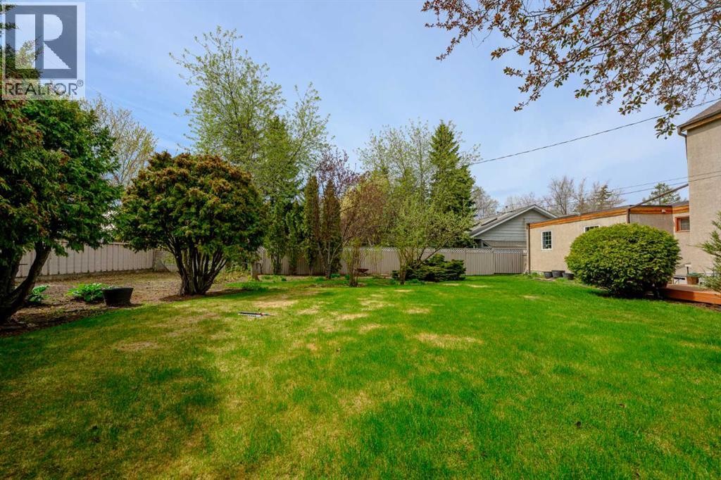 9827 106 Avenue - 45