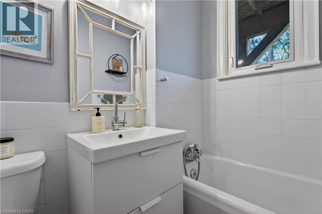 215 IONA Avenue, Hamilton, Ontario, L8S2M3 — Photo 12