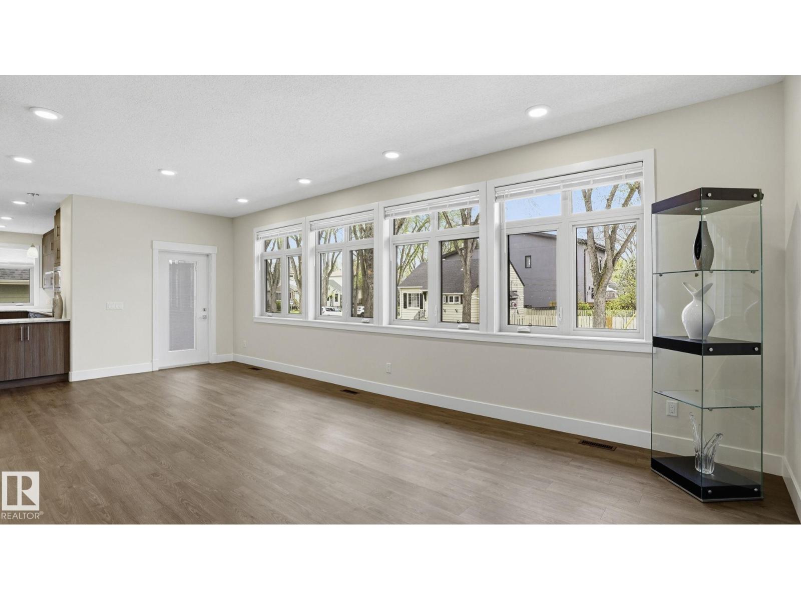 11002 University AV NW - 4