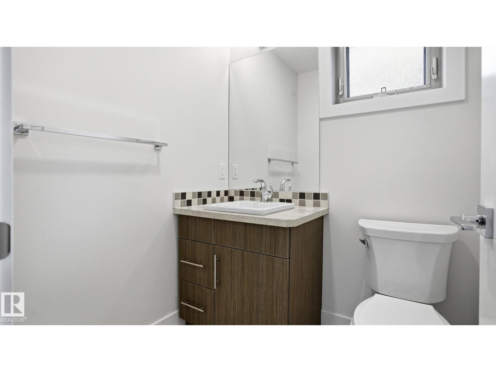 11002 University AV NW - 26