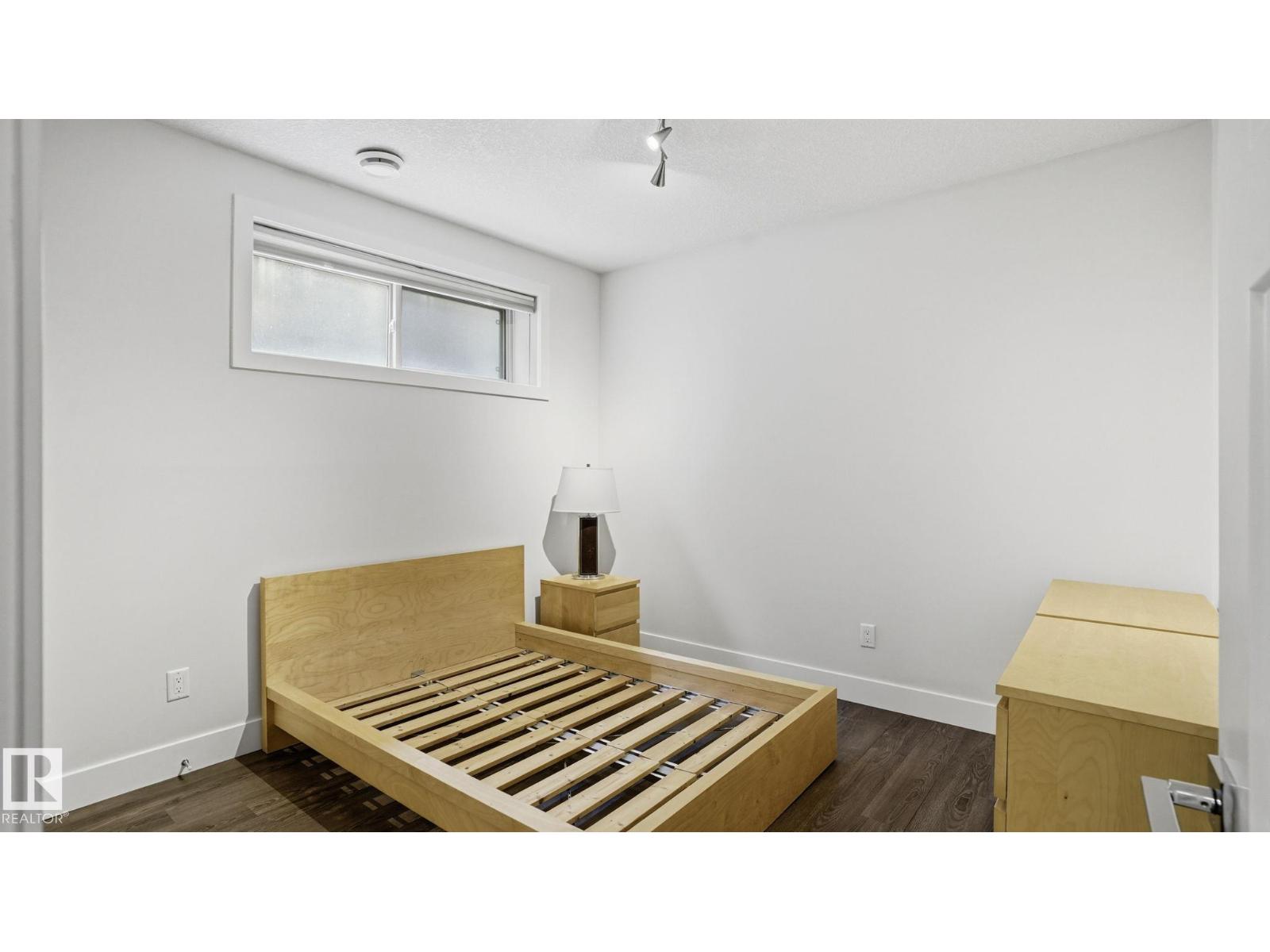 11002 University AV NW - 39