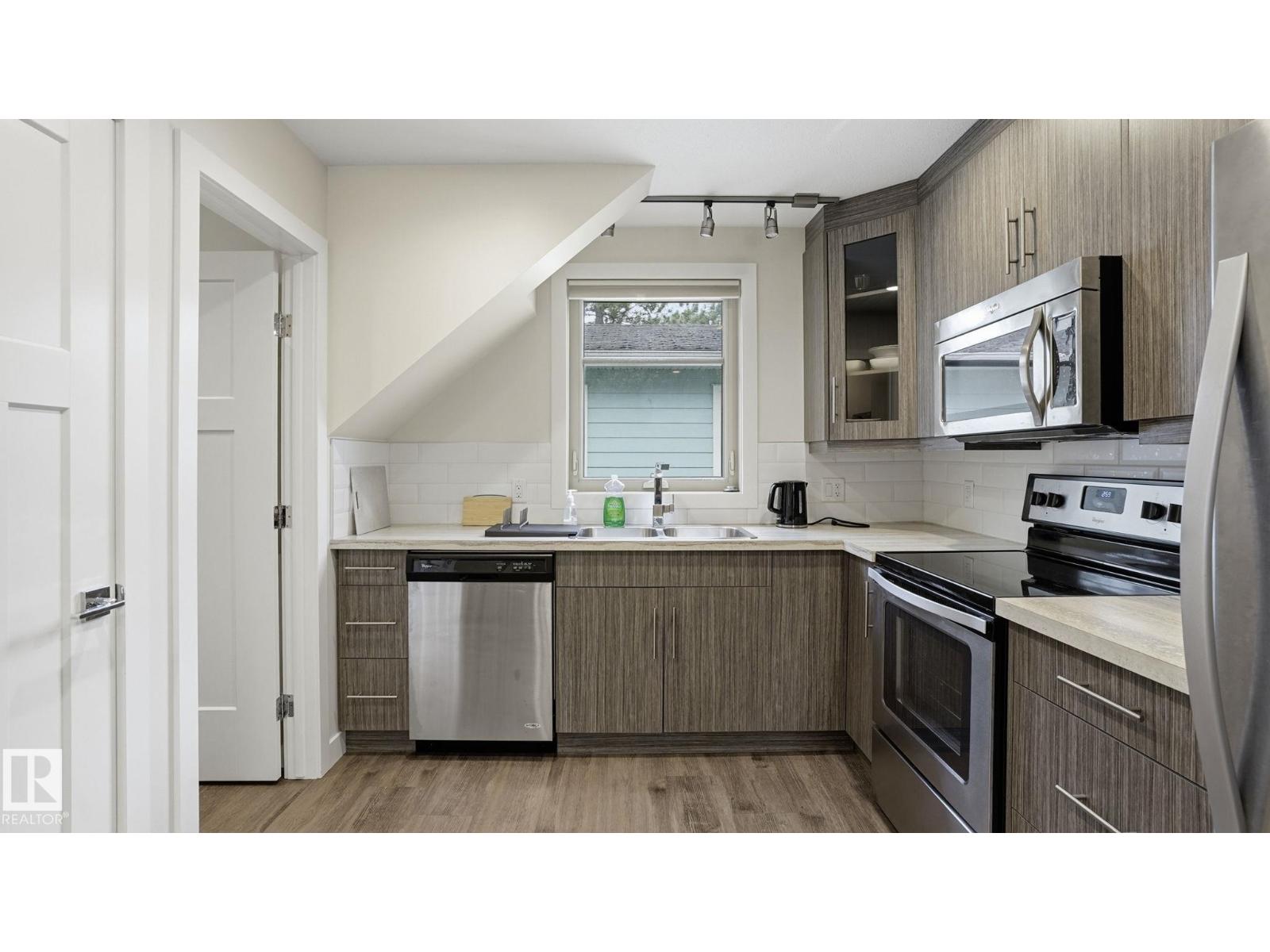 11002 University AV NW - 54
