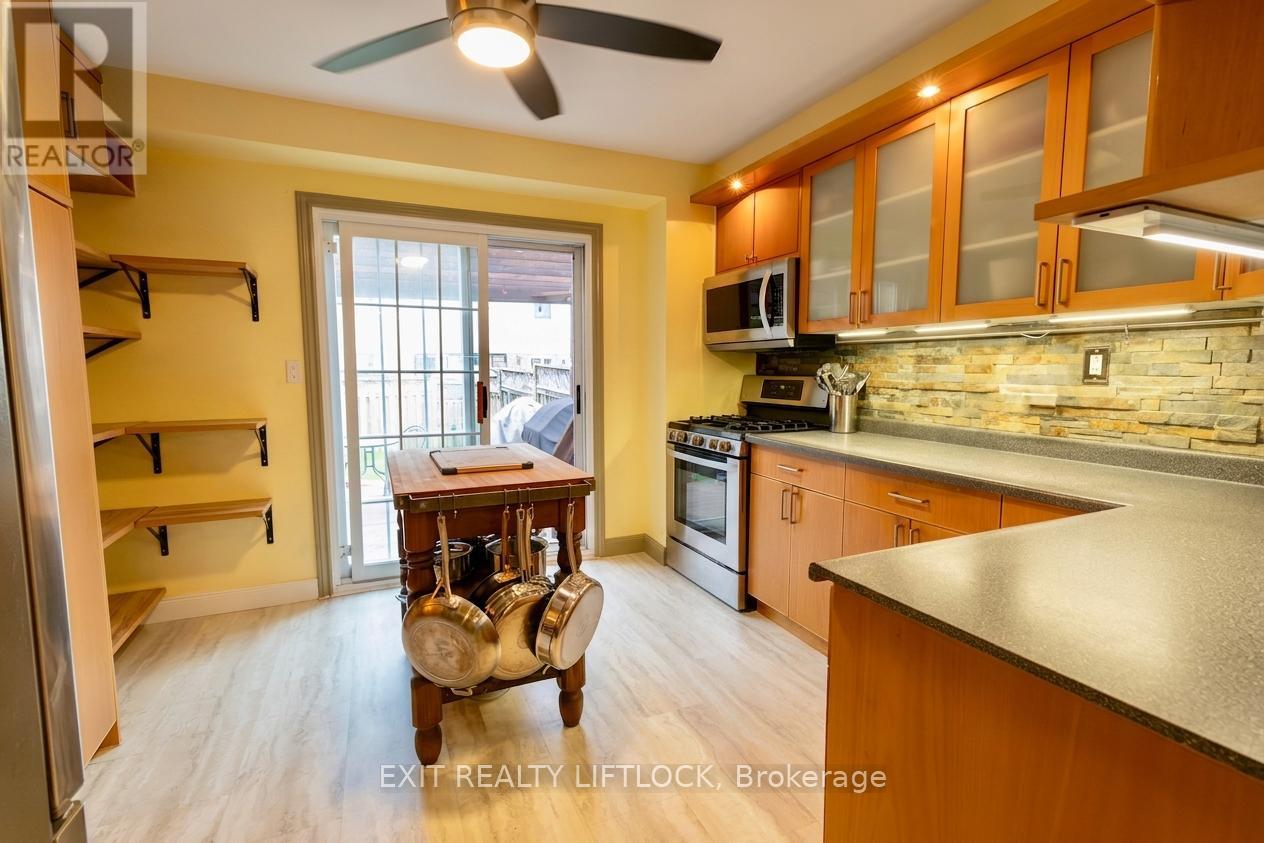 84 HILLHURST CRESCENT - 10