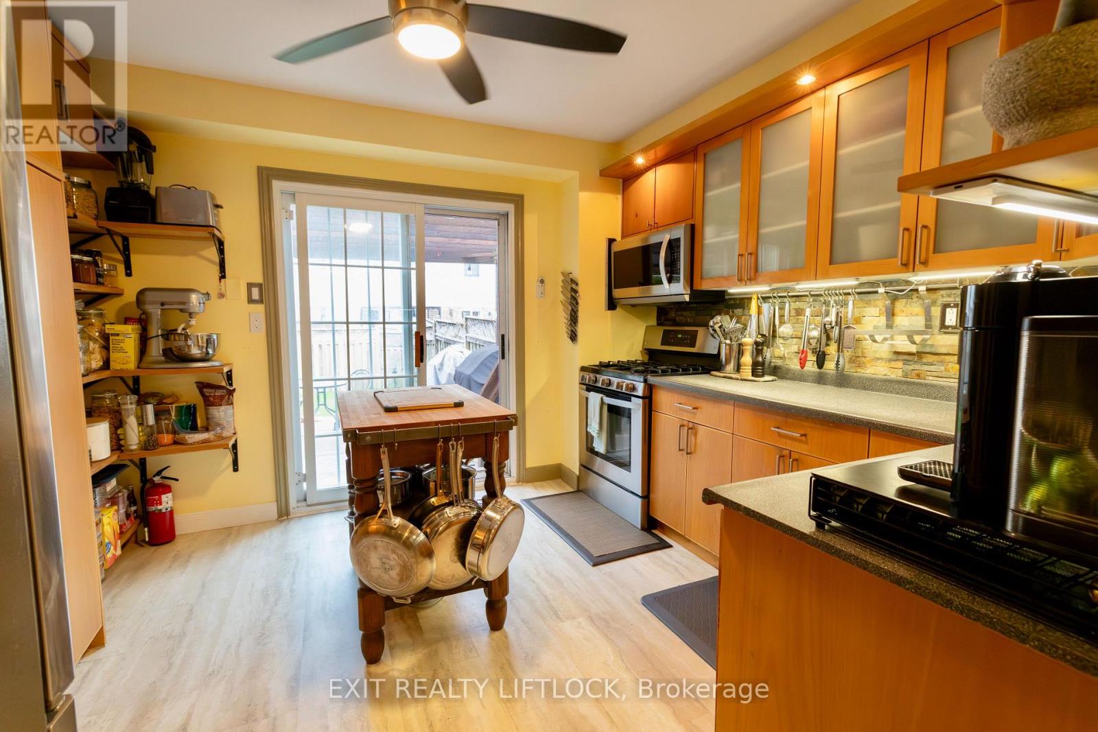 84 HILLHURST CRESCENT - 9