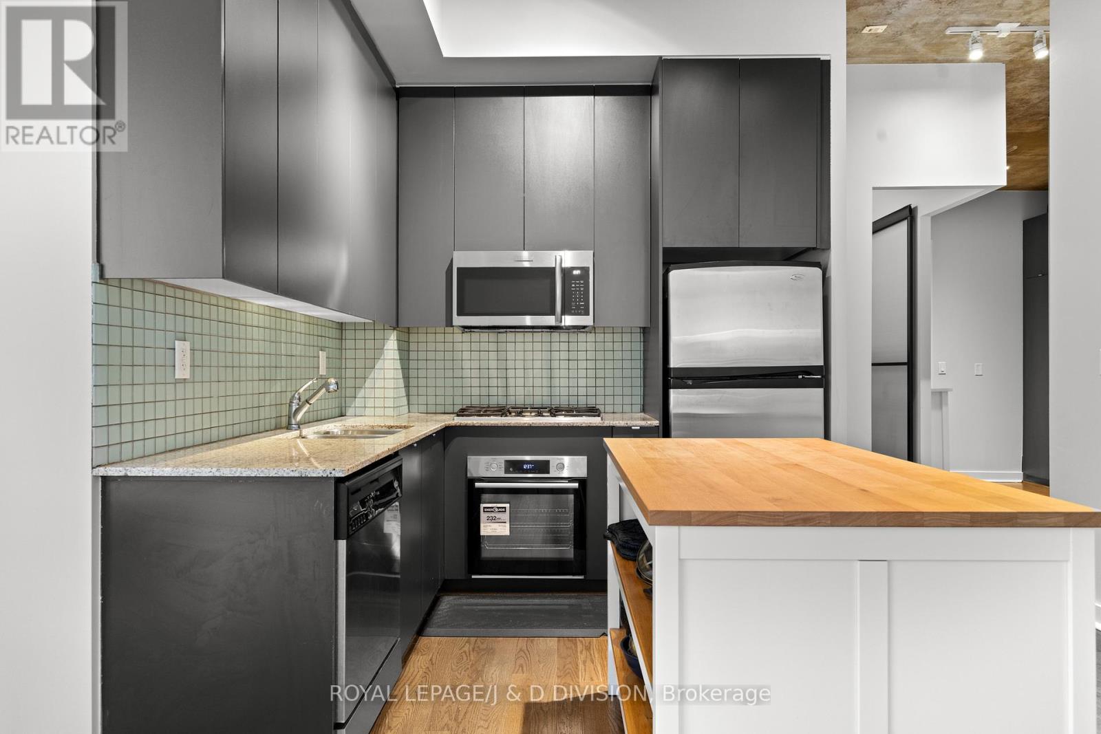 #508 19 BRANT STREET - 11