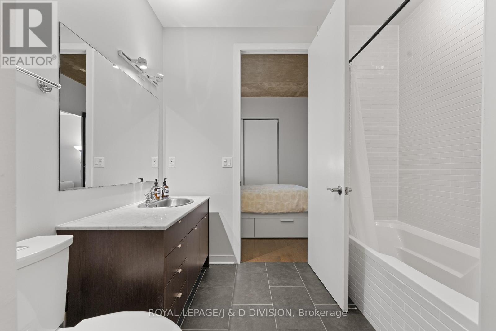 #508 19 BRANT STREET - 15