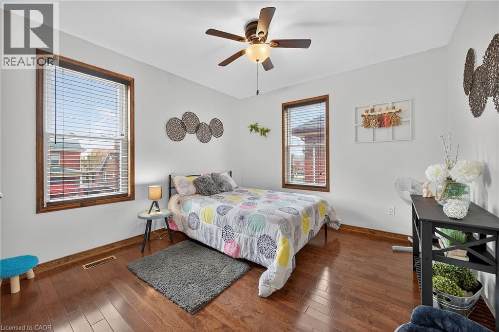 22 GRIFFITH Street - 27